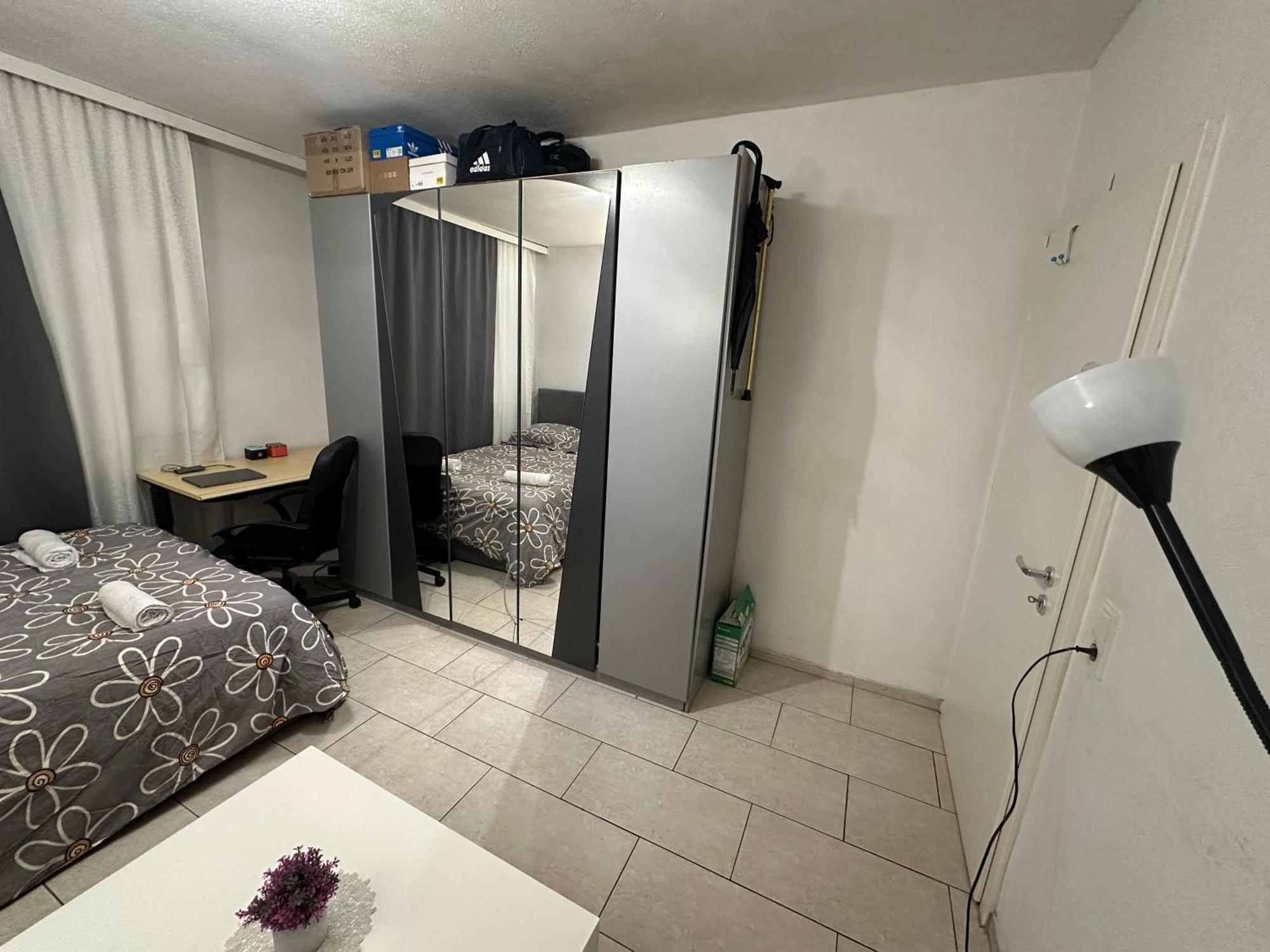 Schoenes Zimmer In Bahnhofsnaehe In Einer Wohnung Mit Grosser Terrasse Gießen Exterior foto
