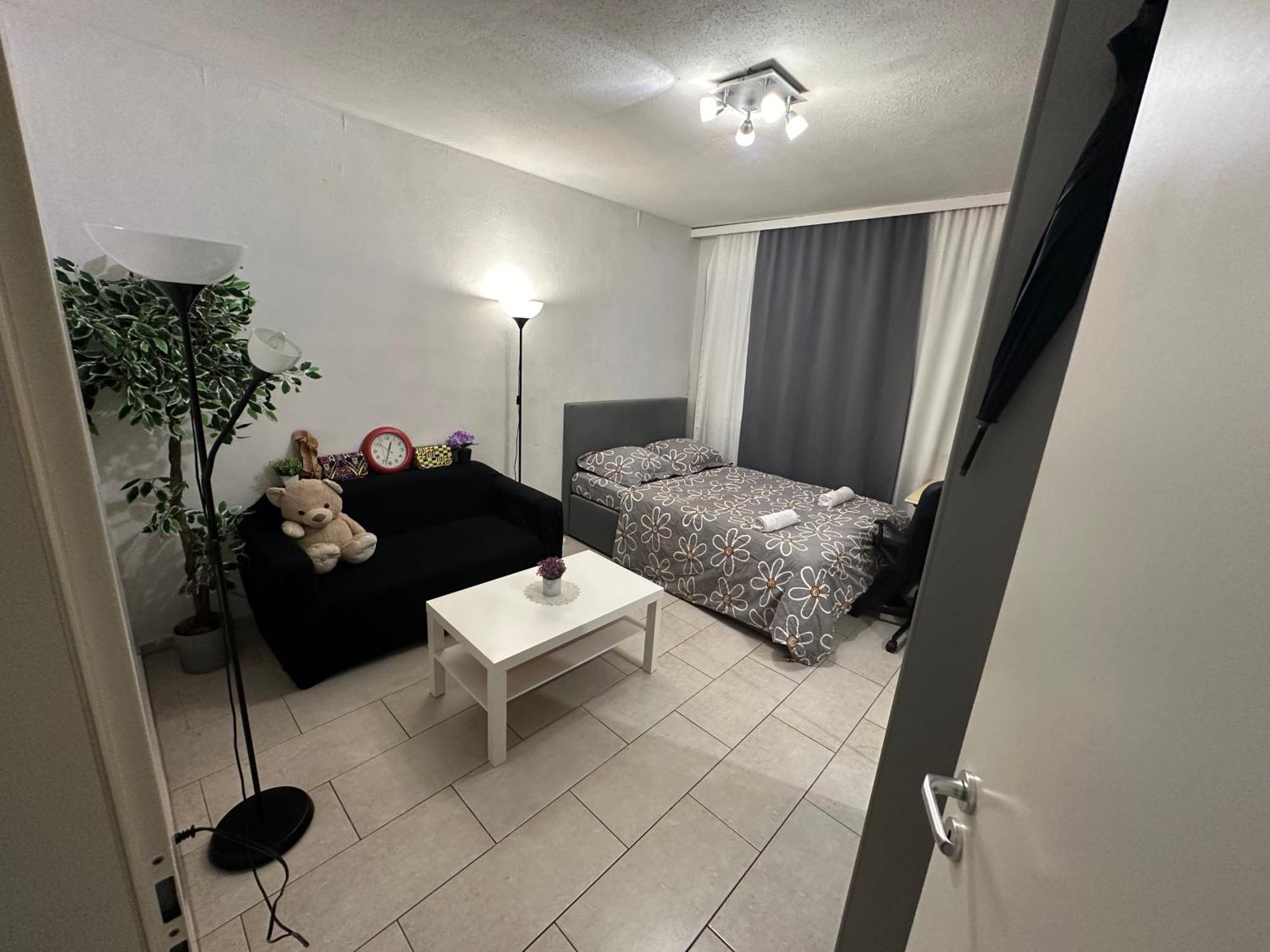 Schoenes Zimmer In Bahnhofsnaehe In Einer Wohnung Mit Grosser Terrasse Gießen Exterior foto